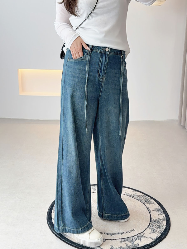 Sievietēm platām kājām džinsi ar augstu vidukli, izmazgāts denims, pūšanas apdare, 90–95% kokvilna, poliester <30%, rudens 2025