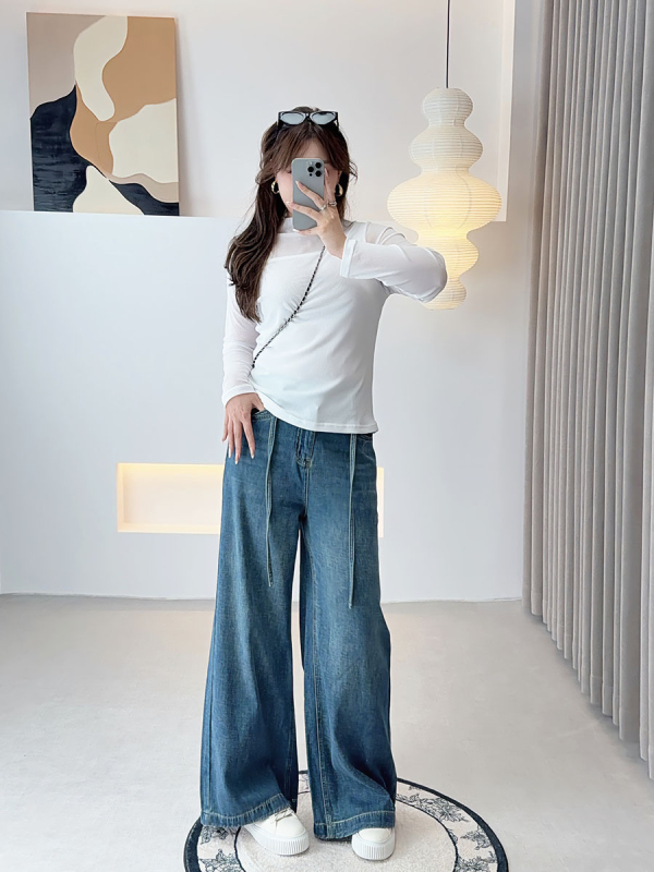 Sievietēm platām kājām džinsi ar augstu vidukli, izmazgāts denims, pūšanas apdare, 90–95% kokvilna, poliester <30%, rudens 2025