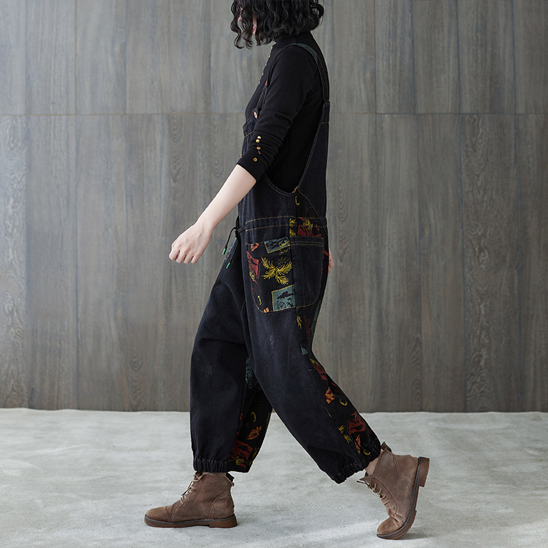 Sieviešu džinsa bikses ar jostu, brīvā piegriezuma, lampas stilā kājas, džinsa audums ar kokvilnu un poliesters (70–80% kokvilnas), Pavasaris 2024