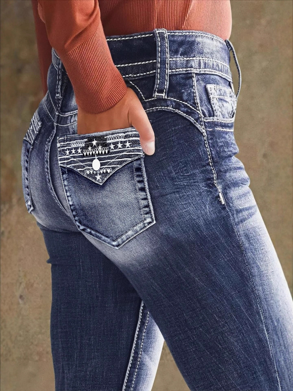 Sieviešu džinsi ar izšuvumiem, taisnas piegrieznes (Denim; Kokvilna 70-80%; Poliester <30%; 3/4 garums; Vidējā josta)