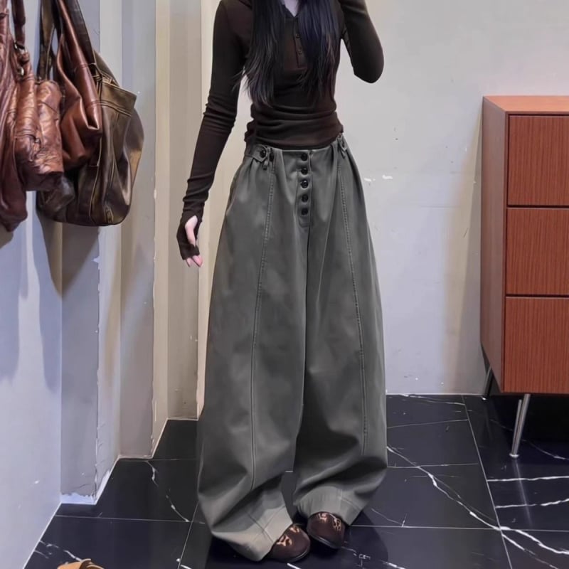 Γυναικείοι τζιν από denim σε αμερικανικό σχεδιασμό με φαρδιά γραμμή, ψηλή μέση, χαλαρή εφαρμογή, μακριά μέχρι το πάτωμα, κυκλοφορεί τον χειμώνα 2025, ύφασμα βαμβακι-πολυεστέρας (50-70% βαμβάκι, 30-50% πολυεστέρα).