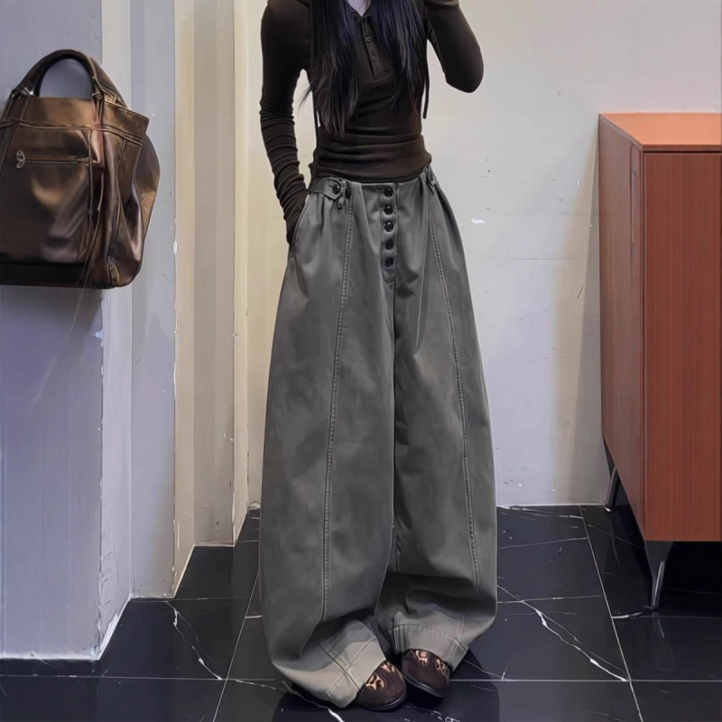 Γυναικείοι τζιν από denim σε αμερικανικό σχεδιασμό με φαρδιά γραμμή, ψηλή μέση, χαλαρή εφαρμογή, μακριά μέχρι το πάτωμα, κυκλοφορεί τον χειμώνα 2025, ύφασμα βαμβακι-πολυεστέρας (50-70% βαμβάκι, 30-50% πολυεστέρα).