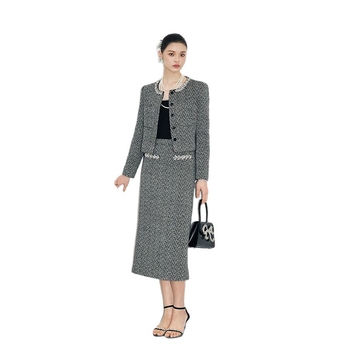 Jesenski ženski kostim komplet: pleteni gornji dio s dugim rukavom, jakna i suknja visokog struka, elegantan uredski stil, patchwork detalj, poliester 70–80%