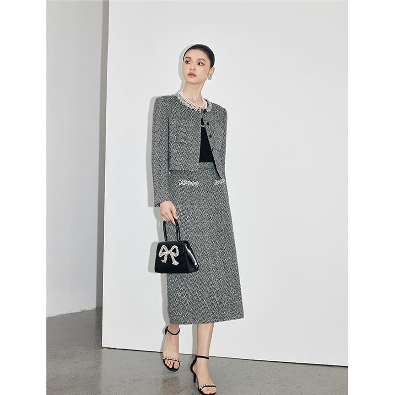 Jesenski ženski kostim komplet: pleteni gornji dio s dugim rukavom, jakna i suknja visokog struka, elegantan uredski stil, patchwork detalj, poliester 70–80%