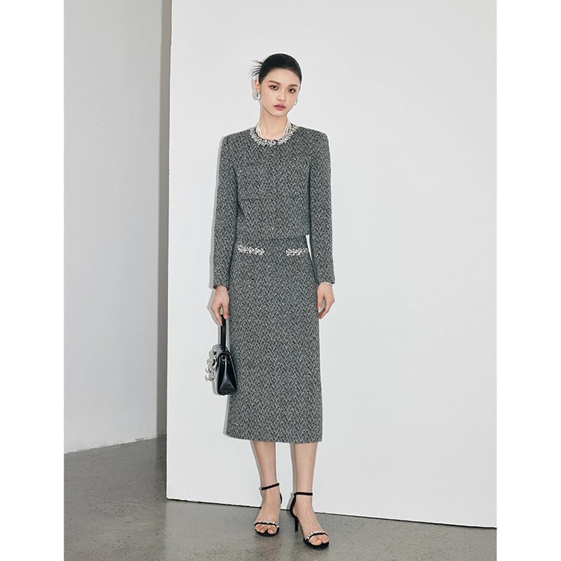 Jesenski ženski kostim komplet: pleteni gornji dio s dugim rukavom, jakna i suknja visokog struka, elegantan uredski stil, patchwork detalj, poliester 70–80%