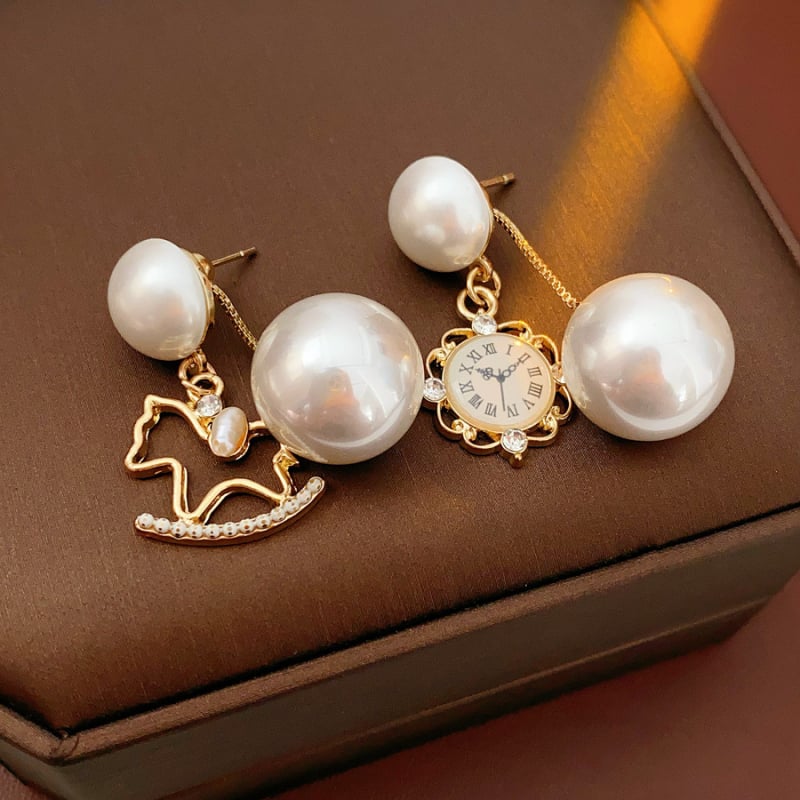 Cercei din perle artificiale și zirconiu, motif animal, stil franțuzesc vintage, design asimetric, post de ureche din oțel