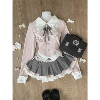 Set din două piese în stil colegiu: cămașă cu detalii collage și fustă plisată, talie înaltă, din poliester, primăvara 2025