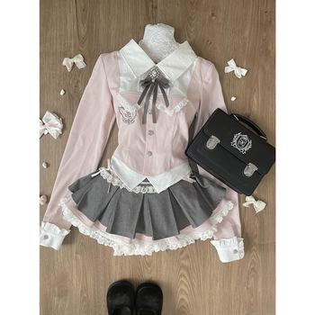 Set din două piese în stil colegiu: cămașă cu detalii collage și fustă plisată, talie înaltă, din poliester, primăvara 2025