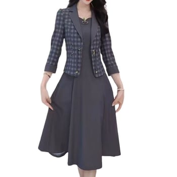 Set din două piese: geacă cu decolteu în V și fustă midi, model cu dungi/carouri, design collage, toamnă 2025, poliester