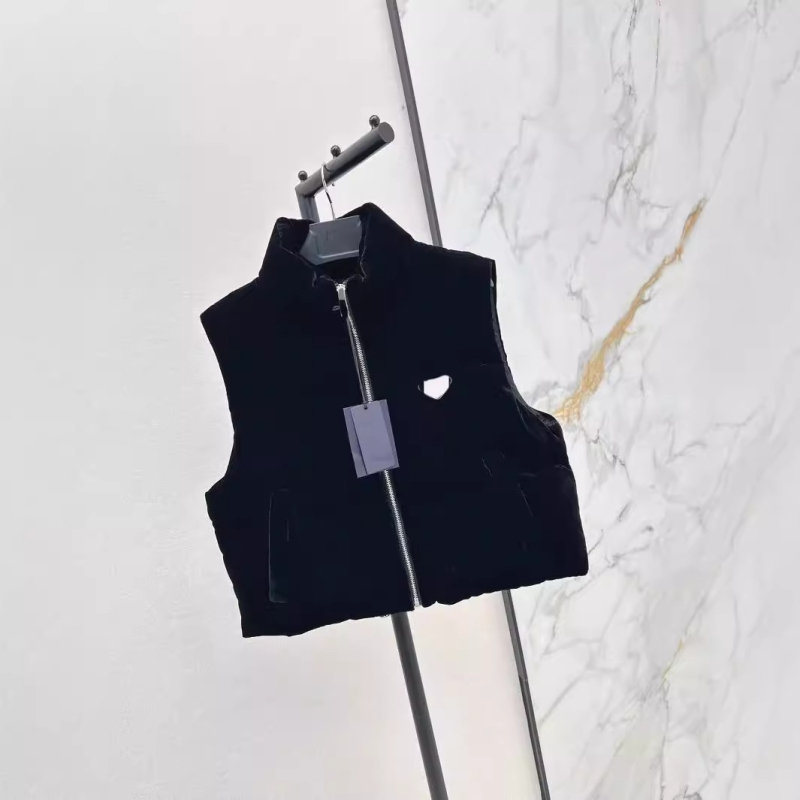 Γυναικείο πλεκτό γιλέκο βελουτέ με γέμισμα από λευκά πάπια πούπουλα, στάντ γιακά, κοντό μήκος, φερμουάρ, μοτίβο με γράμματα