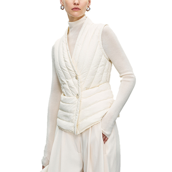 Vesta de puf pentru femei, fără guler, fără mâneci, croială regulară, exterior din nylon, 86–90% puf de rață, 51–100 g umplere, lungime 50–65 cm, închidere frontală cu un singur rând de nasturi, iarnă 2025