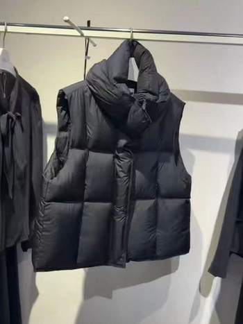 Ženski bez rukava down vest – punilo: patka perjem, vanjski materijal: poliester, zatvarač, opušteni kroj, zima 2025