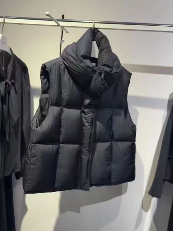 Ženski bez rukava down vest – punilo: patka perjem, vanjski materijal: poliester, zatvarač, opušteni kroj, zima 2025