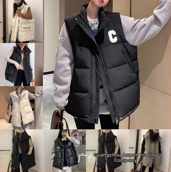 Γυναικείο γιλέκο με πούπουλα, χαλαρή γραμμή, με φερμουάρ, γέμισμα από λευκό πούπουλο πάπιας, εξωτερικός ύφασμα βαμβάκι-πολυεστέρας, μήκος 50–65 cm, λαιμόκοψη ανοιχτών ώμων