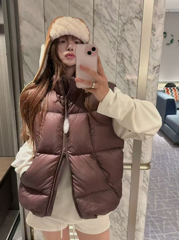 Vestă din nylon cu puf de gâscă 86–90%, croială lejeră, fermoar, guler înalt, lungime medie, iarnă 2025, casual femei