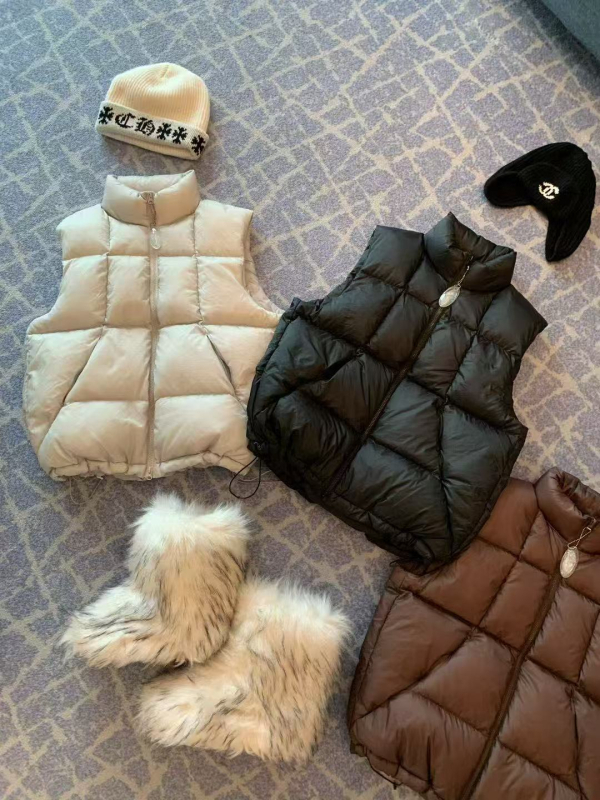 Vestă din nylon cu puf de gâscă 86–90%, croială lejeră, fermoar, guler înalt, lungime medie, iarnă 2025, casual femei