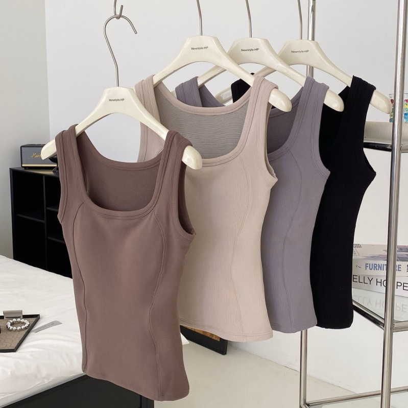 Terminė liemenė su įmontuota krūties pagalvėle, audinys daugiausia medvilnė (70–80%), dviejų sluoksnių dizainas, su gobtuvu, antibakterinė ir antistatistinė