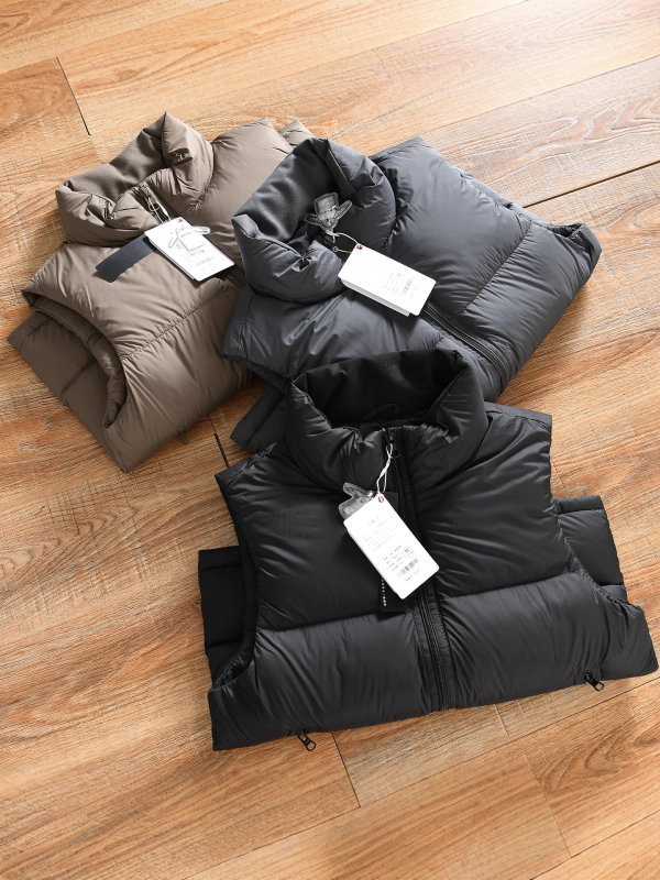 Мъжки пухен жилет с висока яка, пух 86–90%, пълнеж 98–123 g, цип, без качулка, зимен модел 2025, свободна кройка