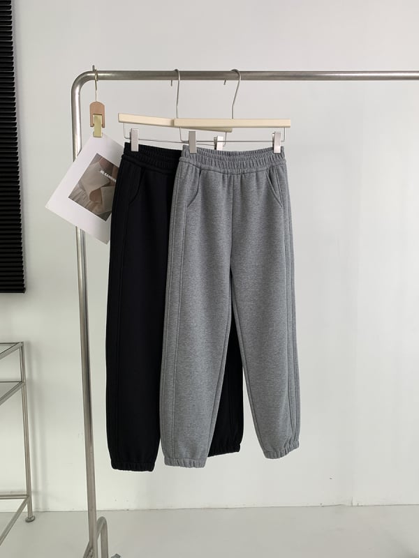 Ženske udobne casual hlače s opuštenim krojem, skraćena dužina, srednji struk, mješavina pamuka i poliestera (50-70% pamuk, 30-50% poliester), izuzetno debele