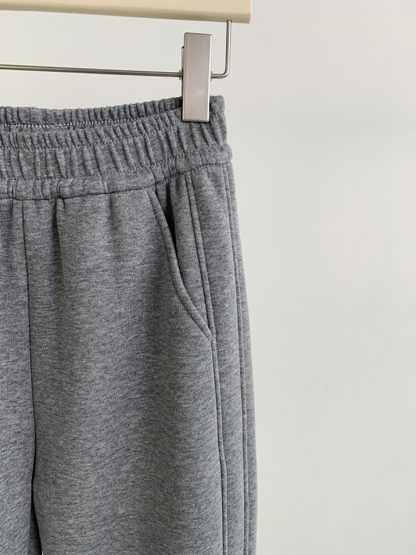 Ženske udobne casual hlače s opuštenim krojem, skraćena dužina, srednji struk, mješavina pamuka i poliestera (50-70% pamuk, 30-50% poliester), izuzetno debele