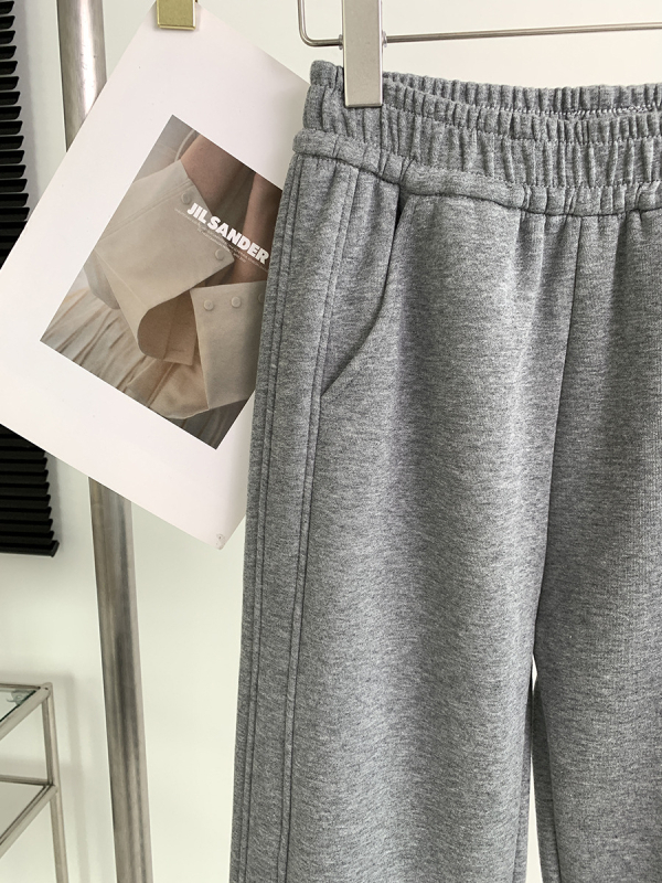 Ženske udobne casual hlače s opuštenim krojem, skraćena dužina, srednji struk, mješavina pamuka i poliestera (50-70% pamuk, 30-50% poliester), izuzetno debele