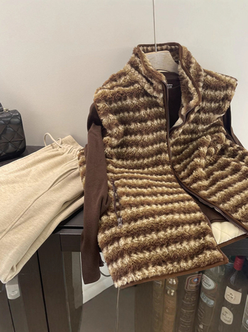 Γυναικείο γιλέκο από μαλλί αρνιού με πλήρωμα από βαμβάκι, ριγέ σχέδιο, σταθερός γιακάς, μπροστινό φερμουάρ, άνετη εφαρμογή