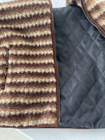 Γυναικείο γιλέκο από μαλλί αρνιού με πλήρωμα από βαμβάκι, ριγέ σχέδιο, σταθερός γιακάς, μπροστινό φερμουάρ, άνετη εφαρμογή