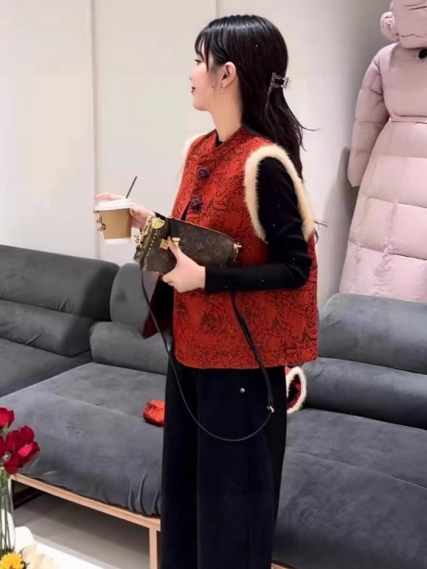 Női steppelt mellény satin anyagból, pamut töltettel, laza szabás, kerek nyak