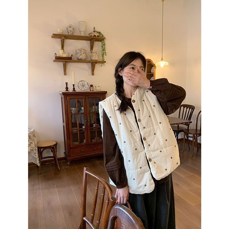 Vesta od chenila s 90–95% elastana, polo ovratnik, duljina 50–65 cm