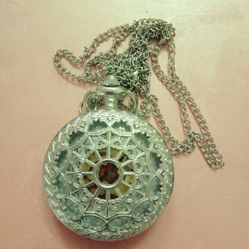 Džepni sat s dizajnom paukove mreže, kvarcni mehanizam, kućište od legure, plastični kristal, brend Nuo Niu, model 6011-1