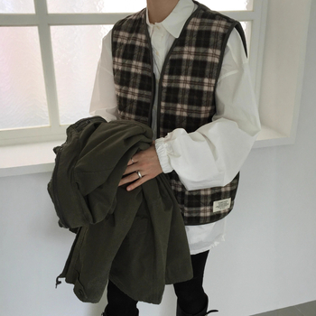 Γυναικείο γιλέκο καρό σε κορεατικό στυλ με V-λαιμό, διπλές τσέπες, πολυεστερική ύφανση και γέμισμα από συνθετικό μετάξι-βαμβάκι