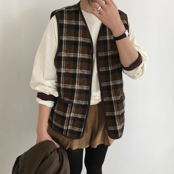 Γυναικείο γιλέκο καρό σε κορεατικό στυλ με V-λαιμό, διπλές τσέπες, πολυεστερική ύφανση και γέμισμα από συνθετικό μετάξι-βαμβάκι