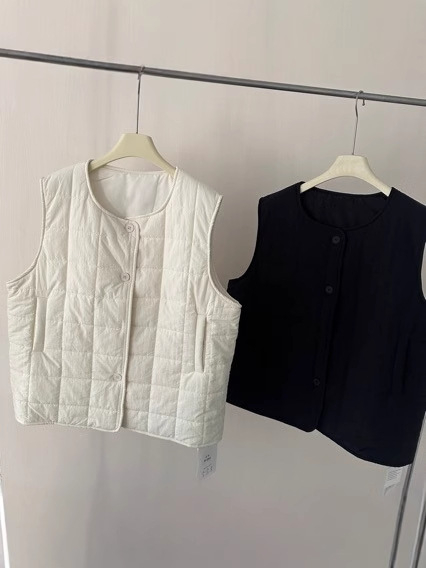 Корейски стил свободна жилетка с пух-памук – нейлонова материя, пълнеж пух-памук, кръгло деколте