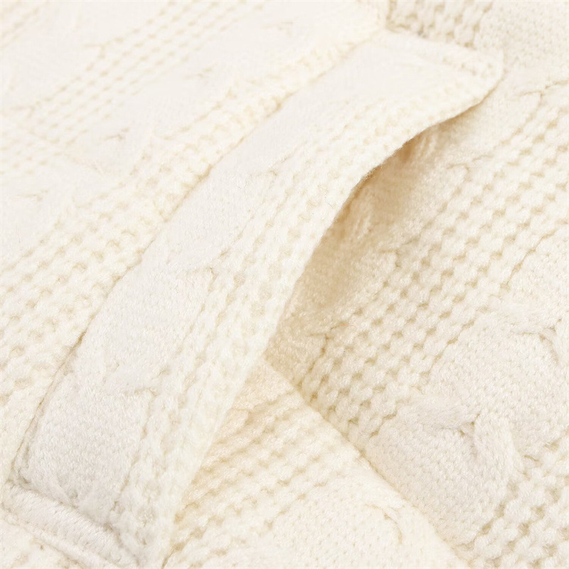 Дамска дебела плетена памучна жилетка със стояща яка и цип, полиестерен плат 70–80%, пълнеж: полиестер-памук, модел: едноцветен, зима 2025