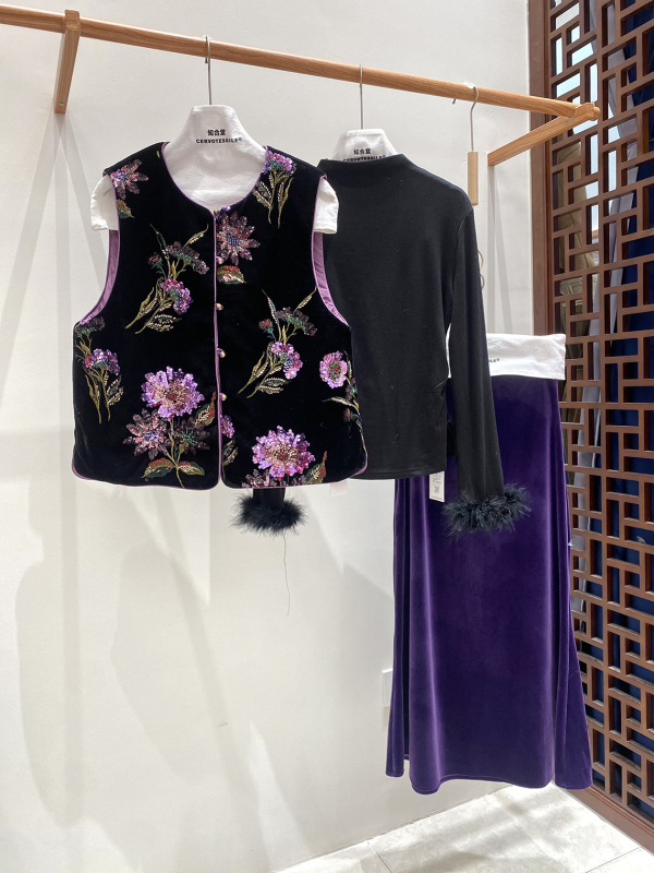 Жилет с пайети върху кадифе за жени, кръгло деколте, дебела подплата полиестер-памук, модел растения и цветя, зима 2025