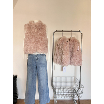 Γυναικειο γούνινο γιλέκο με κουκούλα, από οικολογικά φιλικό μαλλί, με μίγμα πραγματικής και συνθετικής γούνας, επένδυση από βαμβάκι, ψηλό γιακά