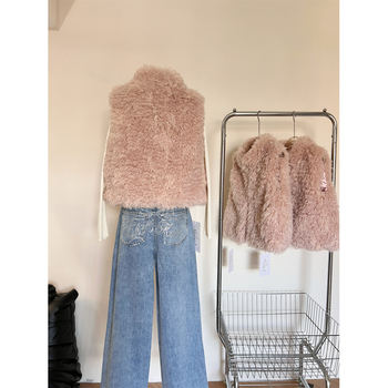 Γυναικειο γούνινο γιλέκο με κουκούλα, από οικολογικά φιλικό μαλλί, με μίγμα πραγματικής και συνθετικής γούνας, επένδυση από βαμβάκι, ψηλό γιακά