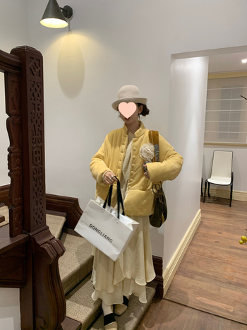 Baršunasta jakna s chenille materijalom, polo ovratnik, jednostruko kopčanje, ultra kratka duljina