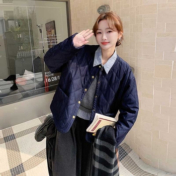 Jakna od poliesterskih vlakana, jednobojna, širokog kroja, duga rukava