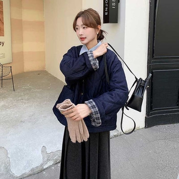 Jakna od poliesterskih vlakana, jednobojna, širokog kroja, duga rukava