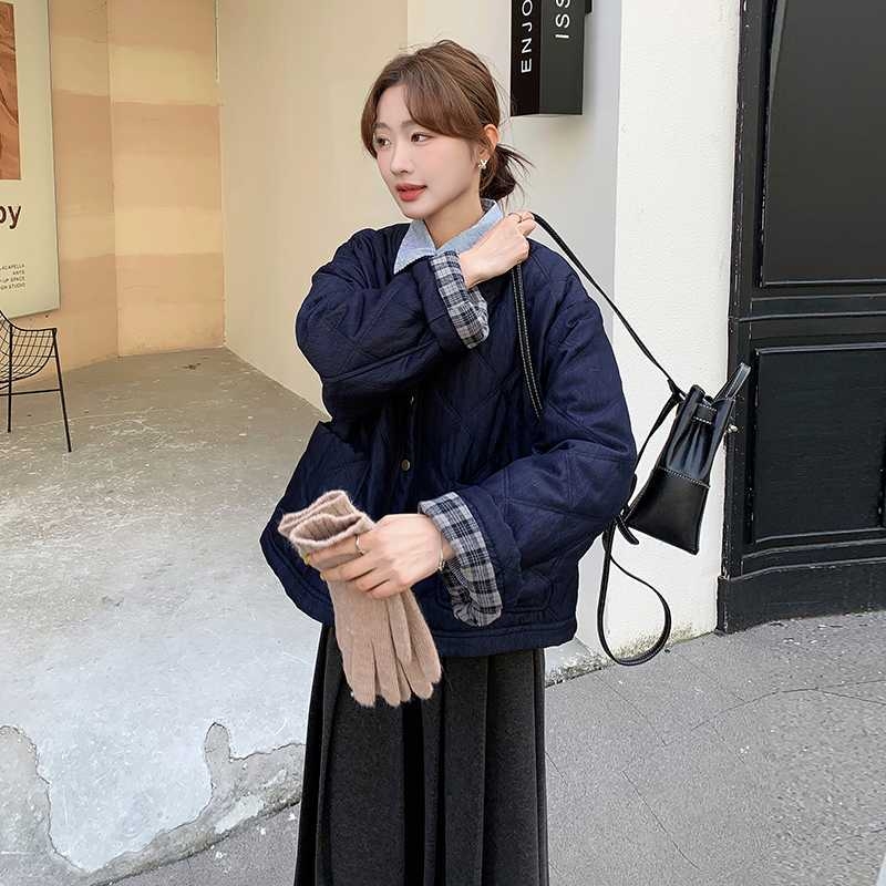 Jakna od poliesterskih vlakana, jednobojna, širokog kroja, duga rukava