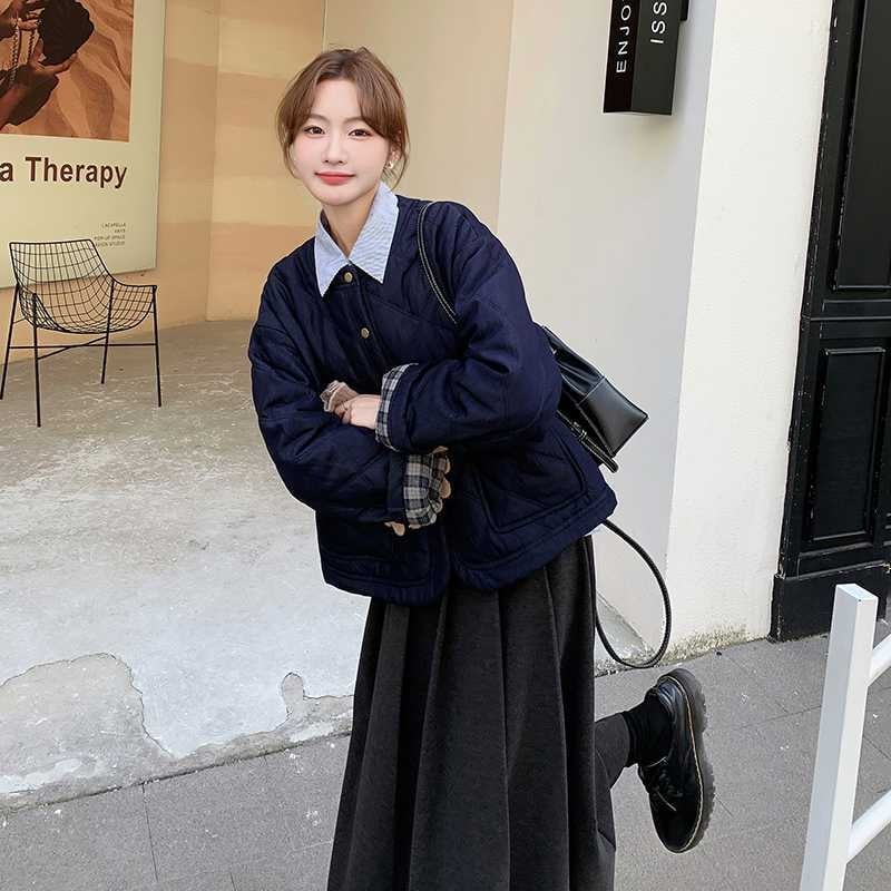 Jakna od poliesterskih vlakana, jednobojna, širokog kroja, duga rukava