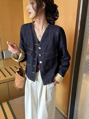 Traper jakna s V izrezom, jednororedno kopčanje, dugi rukavi, regular kroj, pamuk denim