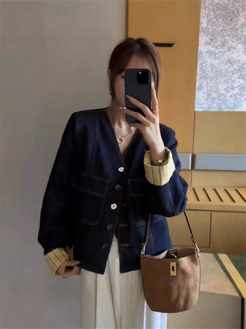 Traper jakna s V izrezom, jednororedno kopčanje, dugi rukavi, regular kroj, pamuk denim