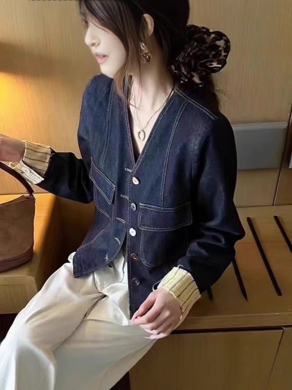 Traper jakna s V izrezom, jednororedno kopčanje, dugi rukavi, regular kroj, pamuk denim