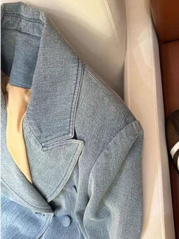 Ženska traper jakna sa ravnim krojem, dugim rukavima, jednostruko kopčanje, dekorativni patchwork