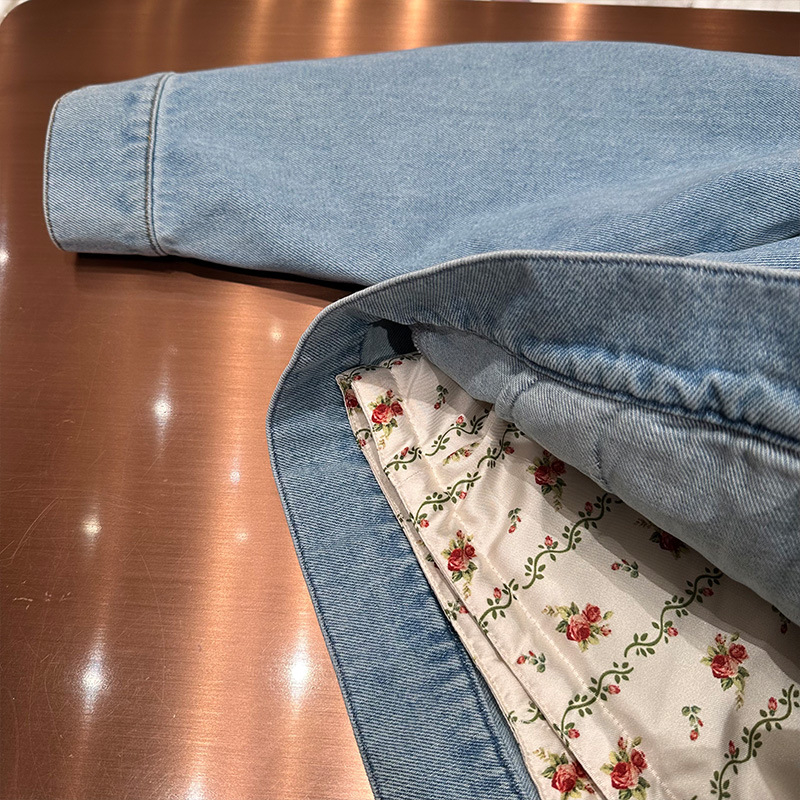 Jakna od poliesterskih vlakana, jedinstven uzorak, rever ovratnik, dugi rukavi