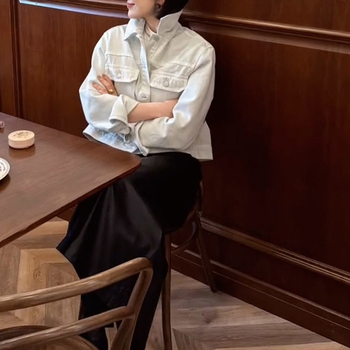 Къс полиестерен жакет с поло яка, свободна кройка, едноцветен, едноредово закопчаване