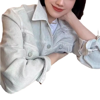 Къс полиестерен жакет с поло яка, свободна кройка, едноцветен, едноредово закопчаване