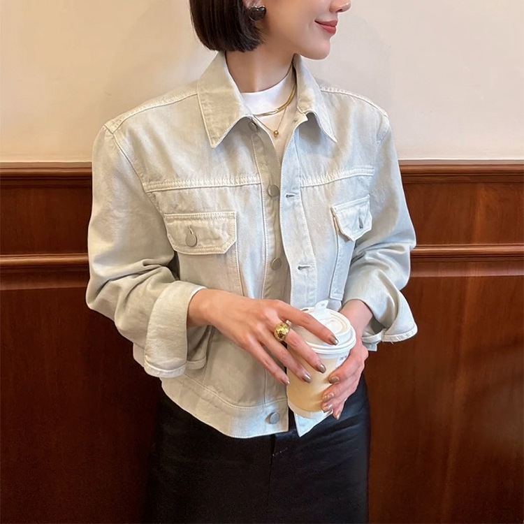 Къс полиестерен жакет с поло яка, свободна кройка, едноцветен, едноредово закопчаване